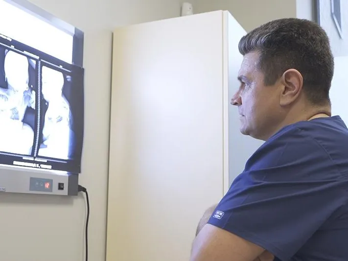 Титановую спину установили пациентке больницы под Красногорском на съемках сериала