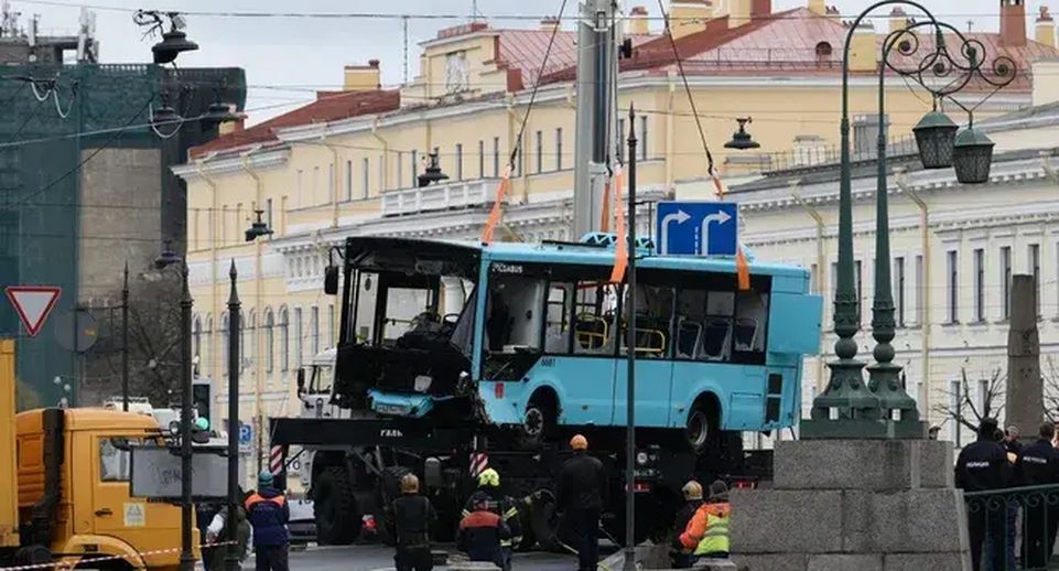 Профессор «Военмеха» Храмов погиб при падении автобуса с моста в Петербурге