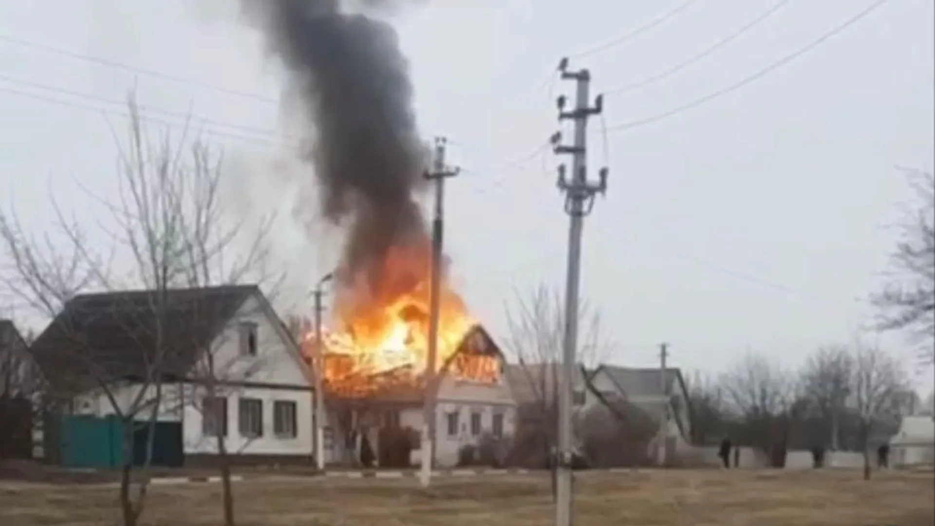 ВСУ атаковали Грайворон под Белгородом, снаряд попал в жилой дом и начался пожар