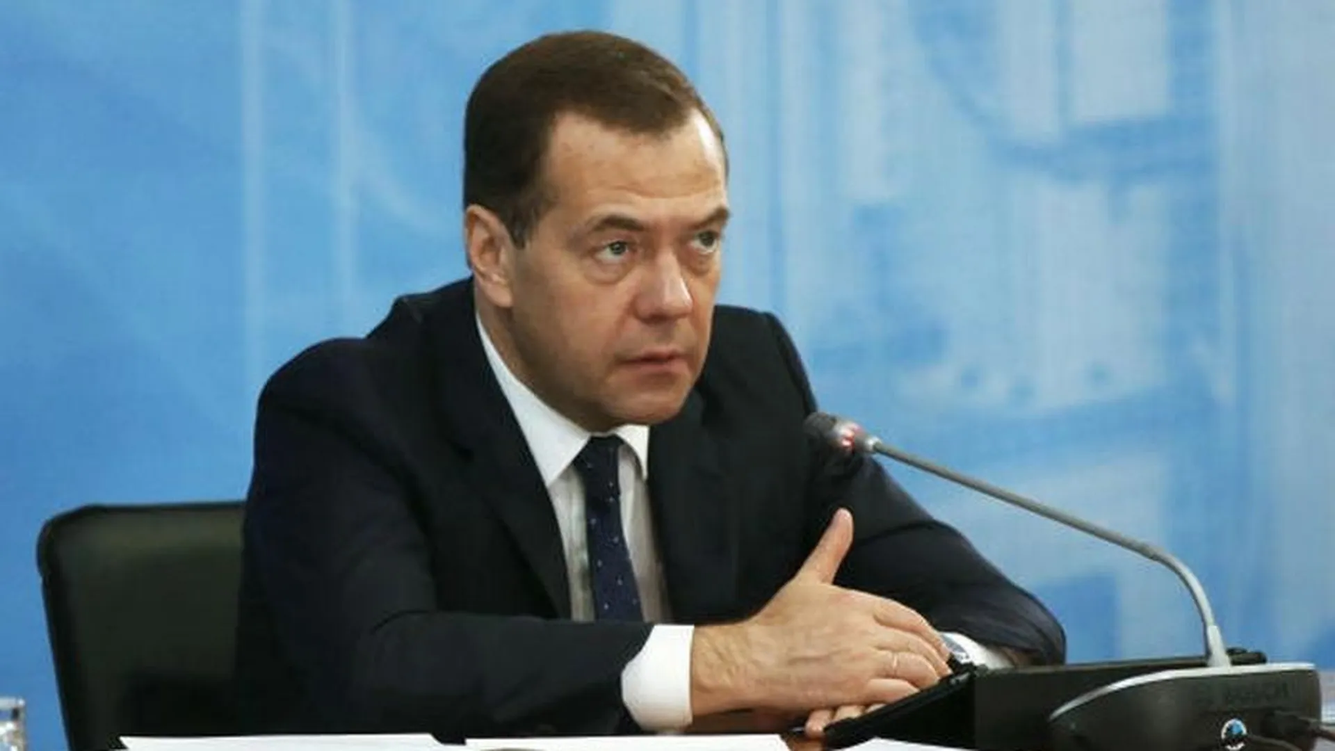 Медведев упростил получение госуслуг