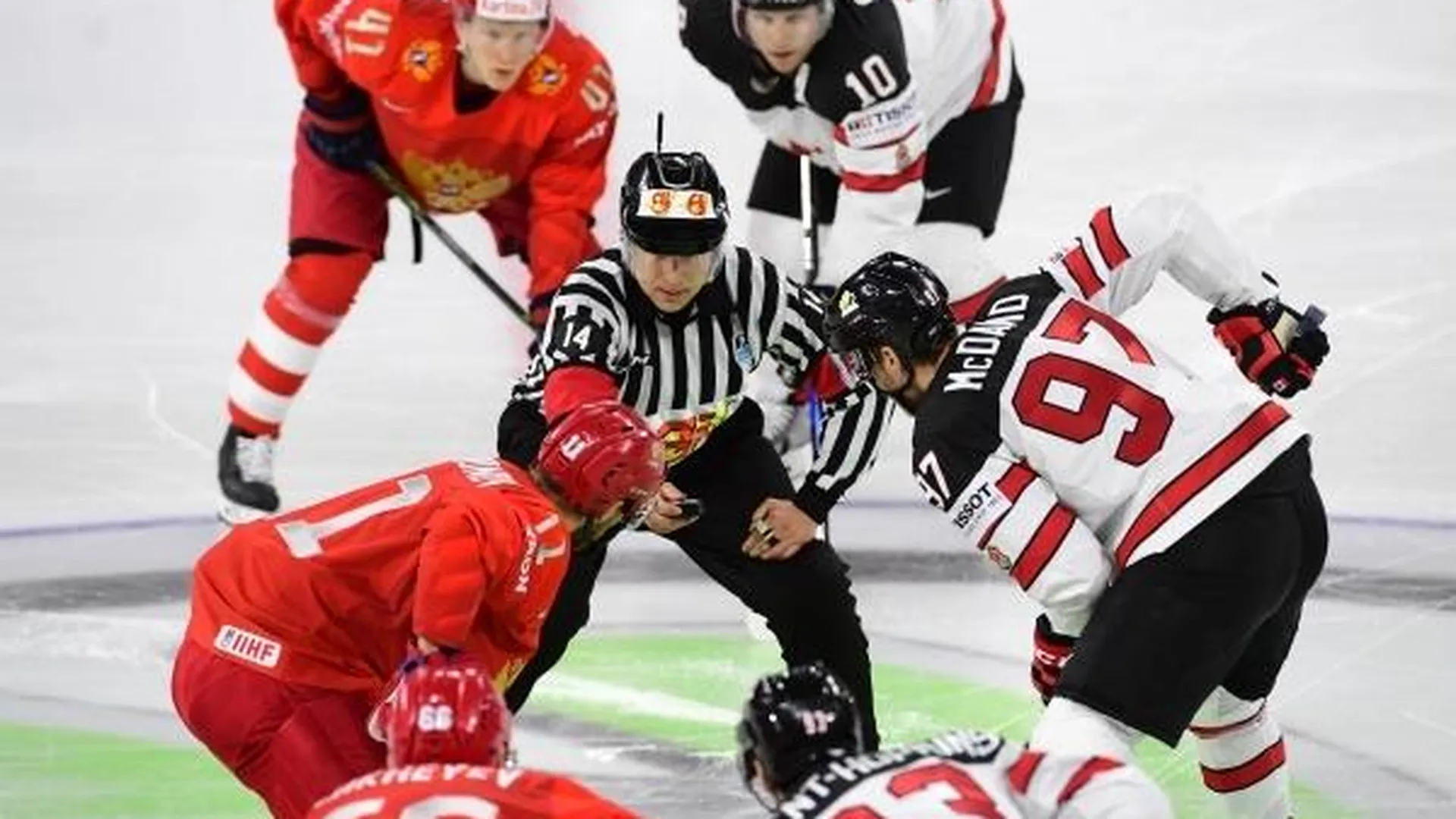 Сборная России по хоккею уступила канадцам в овертайме на ЧМ