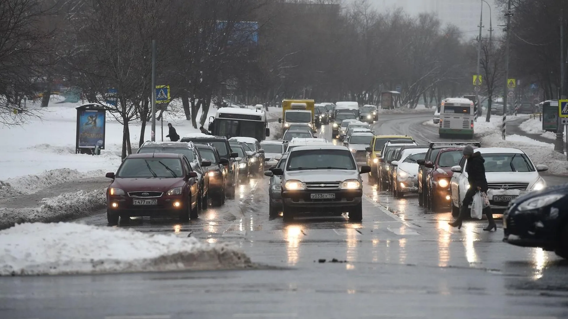 Автомобилистам Подмосковья рассказали о дорожной обстановке в первый день февраля