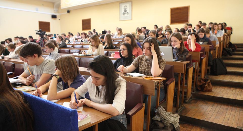 Студенты в Дмитрове получили стипендии правительства России