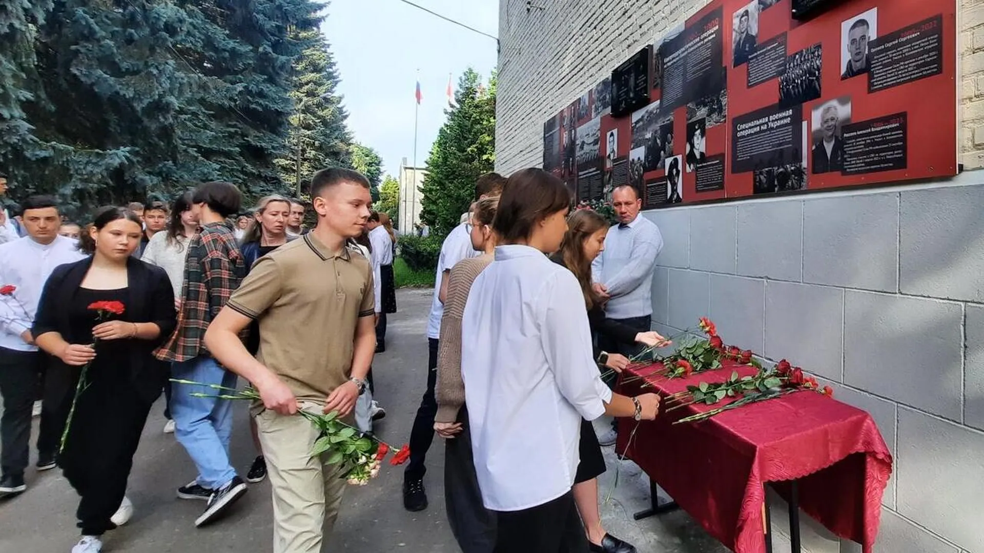 В подмосковной Коломне открыли мемориальную доску бойцам СВО