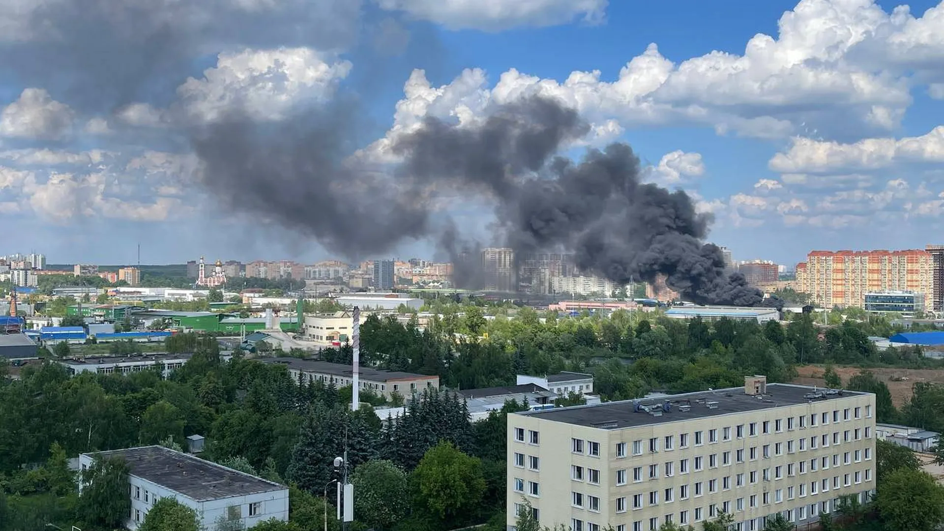 Пожар произошел на пункте приема металла в Одинцове