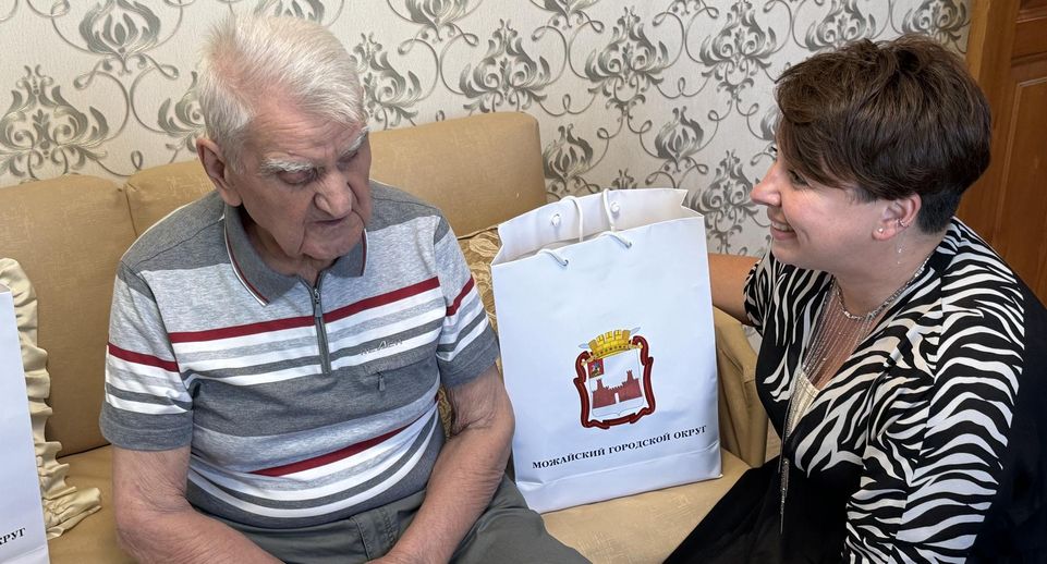 Глава Можайска Азаренкова поздравила ветерана ВОВ с 93-летием