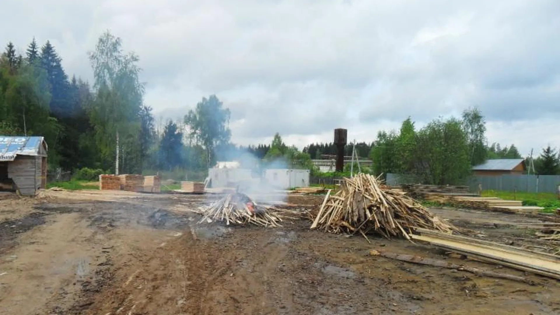 Поджигателей мусора остановили инспекторы ГАТН в двух деревнях региона