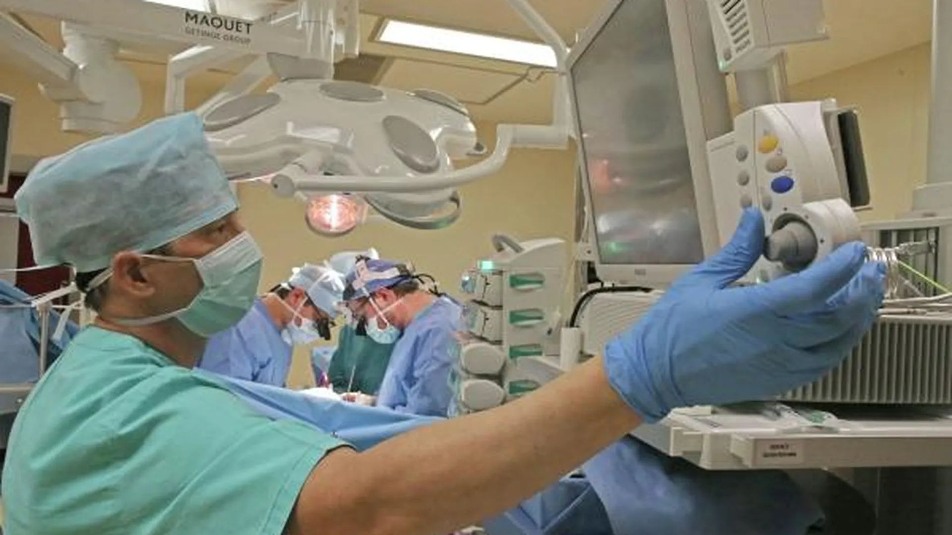 В МОНИКИ провели уникальную операцию по удалению щитовидной железы