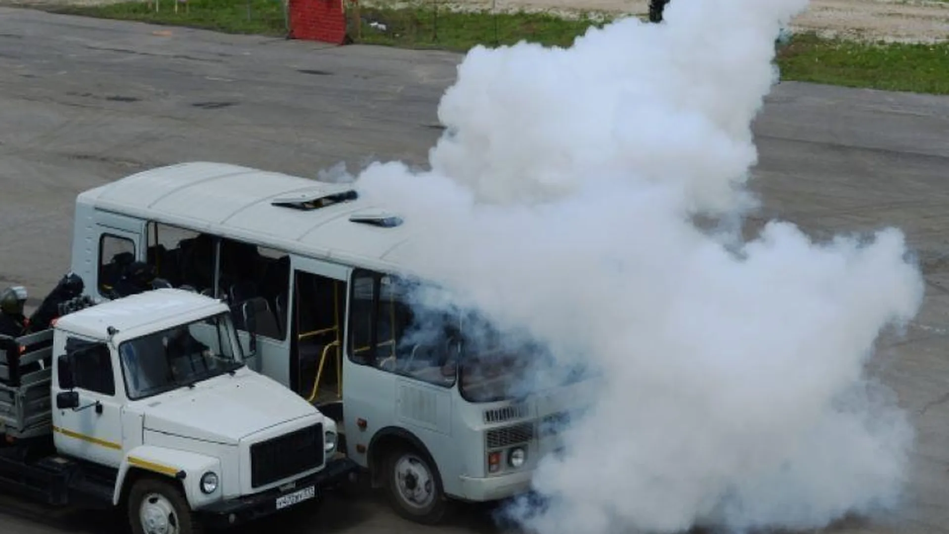 В Ярославле пассажиры жалуются, что их не выпускали из горящего автобуса