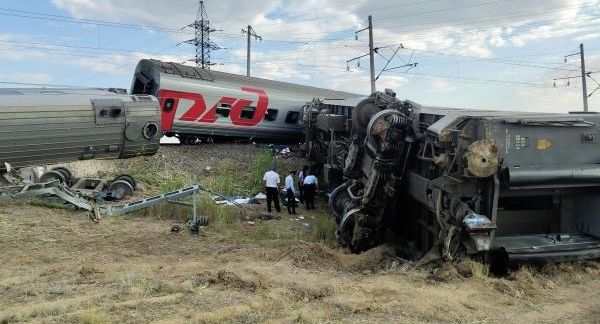 МЧС объявило о завершении извлечения пострадавших из поезда под Волгоградом