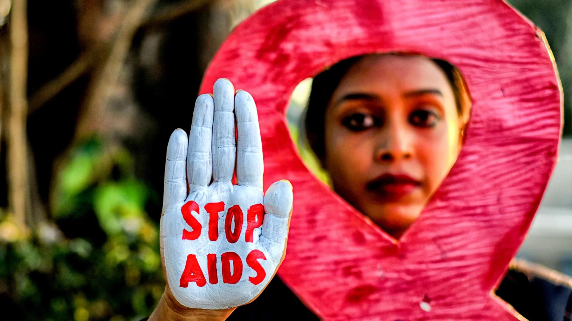 Акция в поддержку Всемирного дня борьбы со СПИДом в Индии. Надпись на руке: «Остановим СПИД». Фото: Avishek Das / Keystone Press Agency