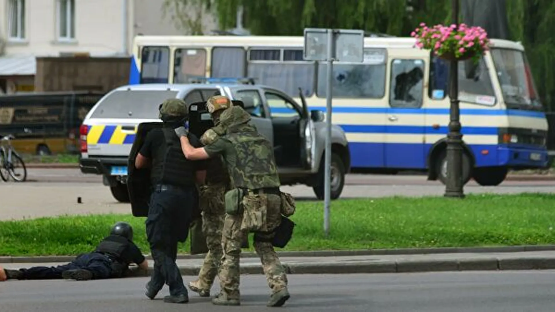 Украине предрекли массовые беспорядки после захвата заложников в Луцке