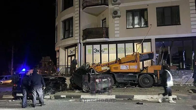 Автокран на скорости протаранил 14 автомобилей в Геленджике | 360°