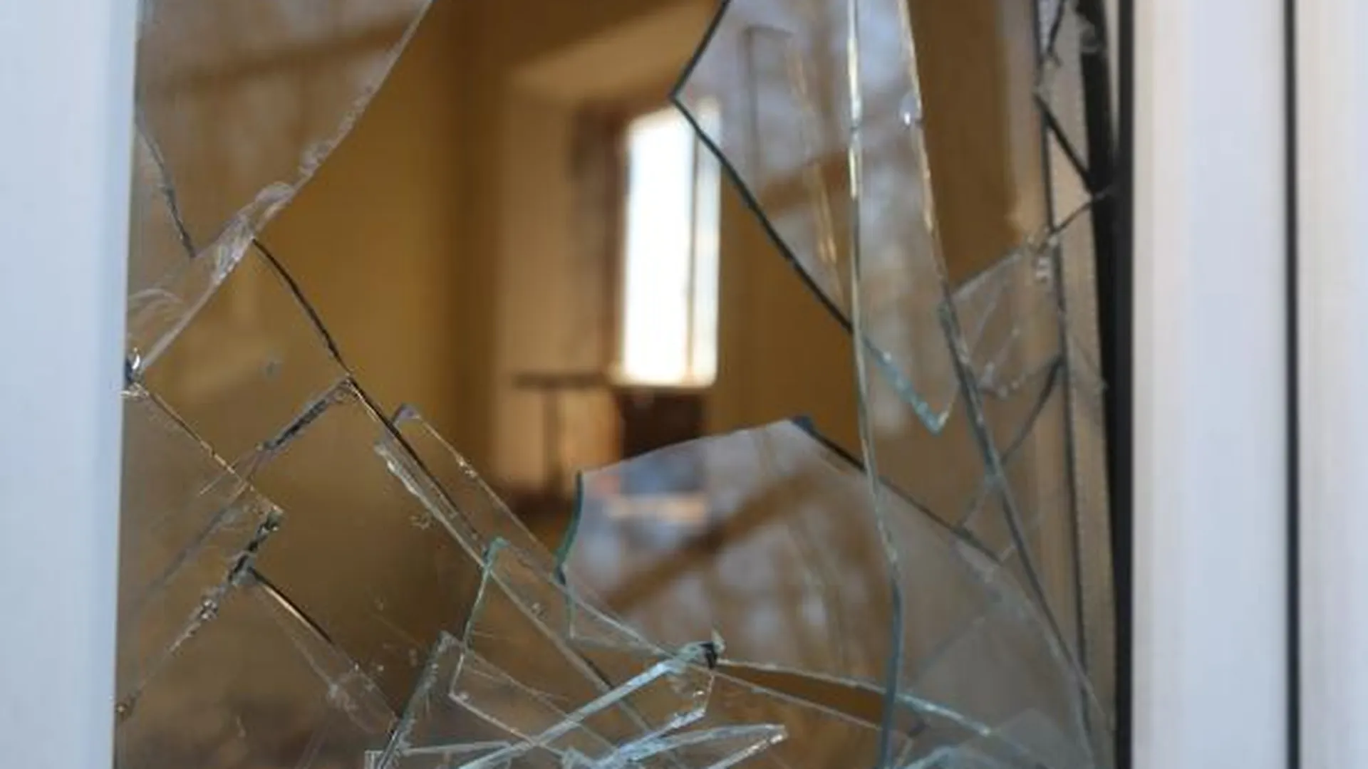 Взрывом украинского беспилотника выбило окна в доме в Шебекине
