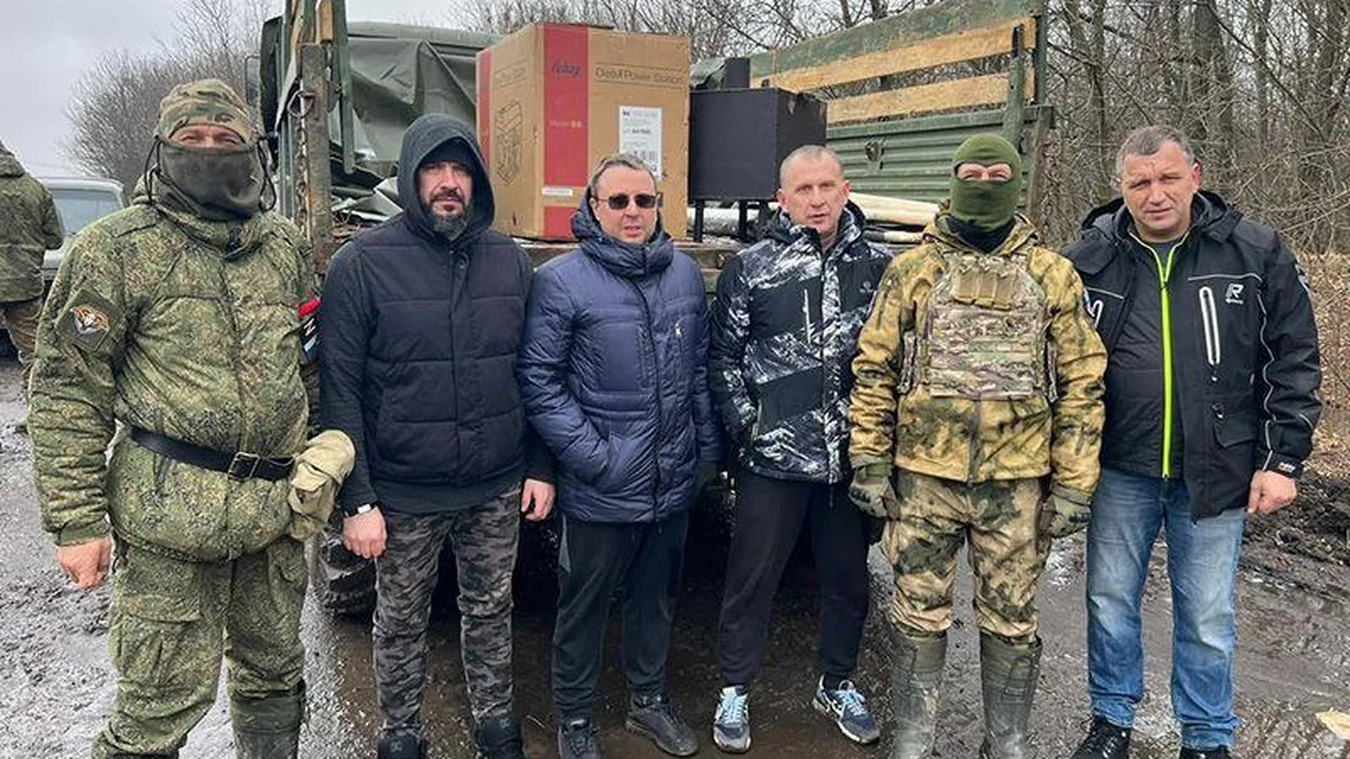Роман Тикунов передал гуманитарный груз мобилизованным в Белгородскую область