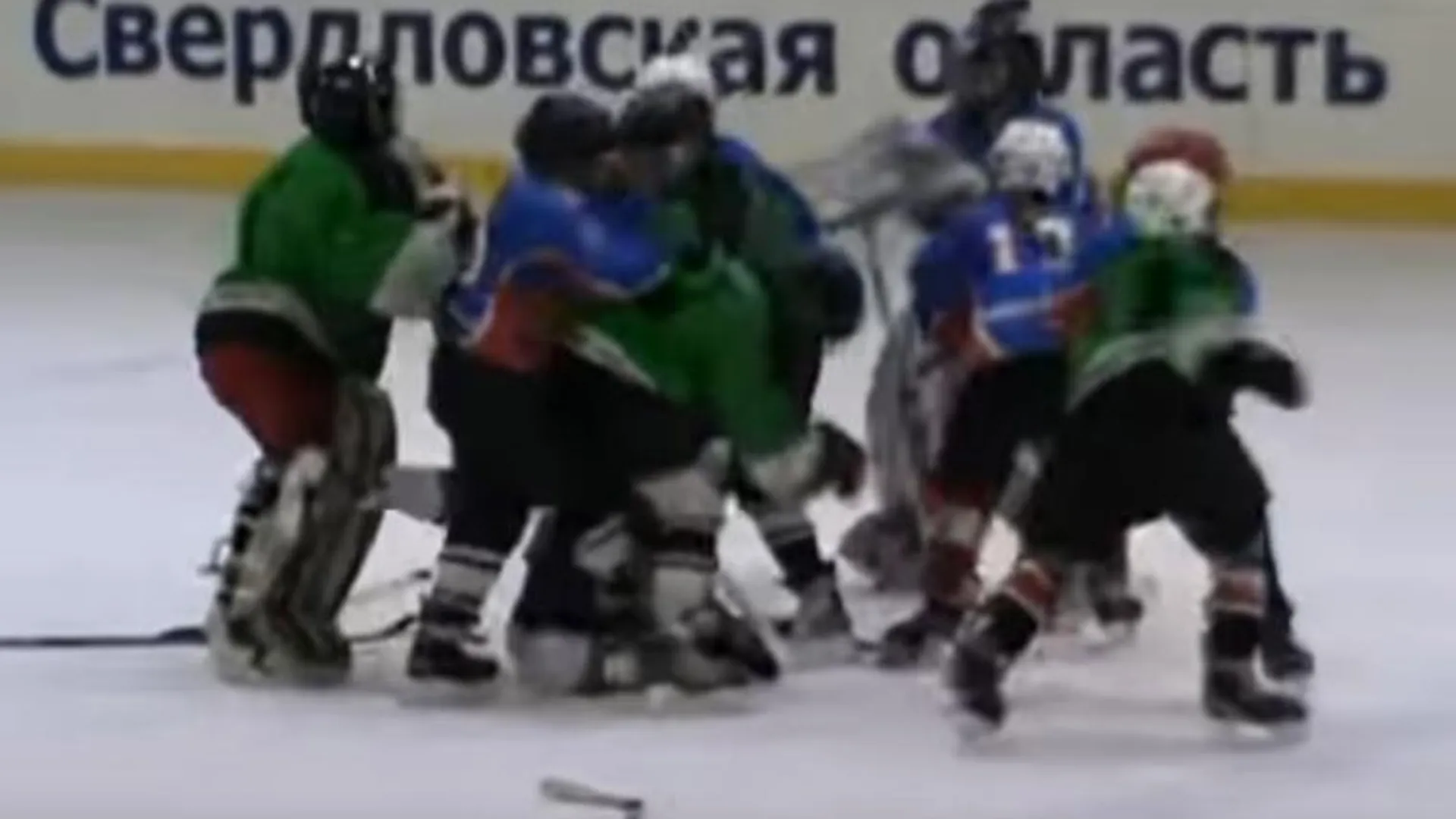 В Каменске-Уральском на матче подрались юные хоккеисты