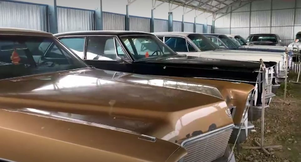 Экспозицию раритетных автомобилей открыли в музее «Автокомбинат» в Можайске