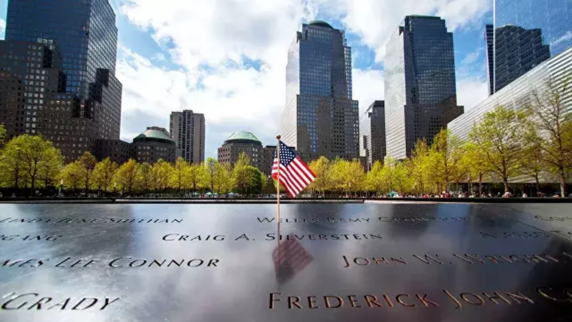 Память погибших при терактах 11 сентября почтут в США