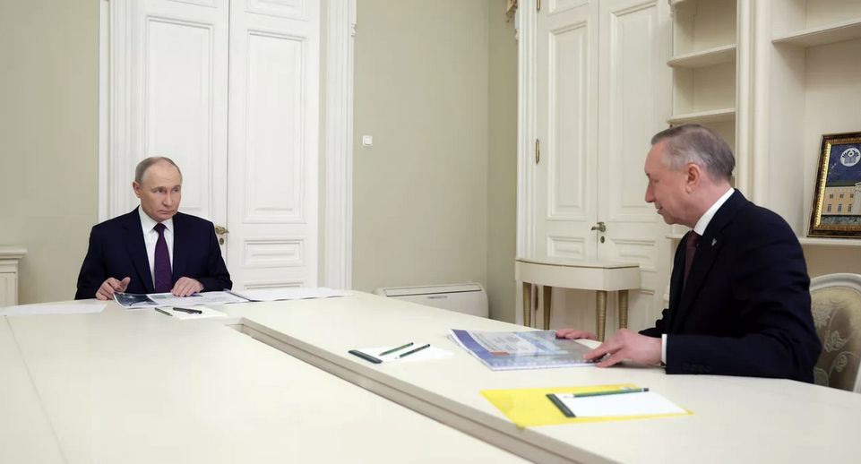 Путин начал встречу с Бегловым с вопроса «Как дела?»