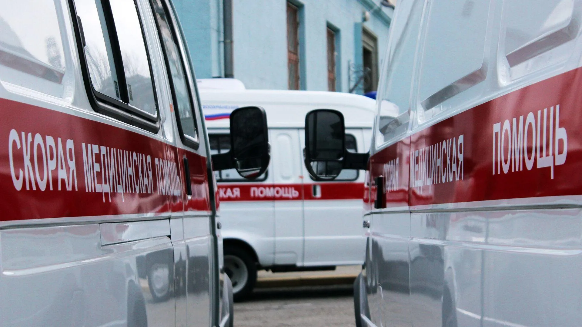 Очередь из автомобилей «скорой помощи» возникла у петербуржской детской больницы