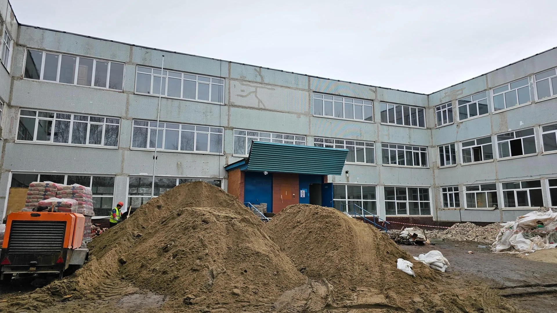 Луховицкая школа №2 капитально отремонтирована на 20%, темпы нарастают