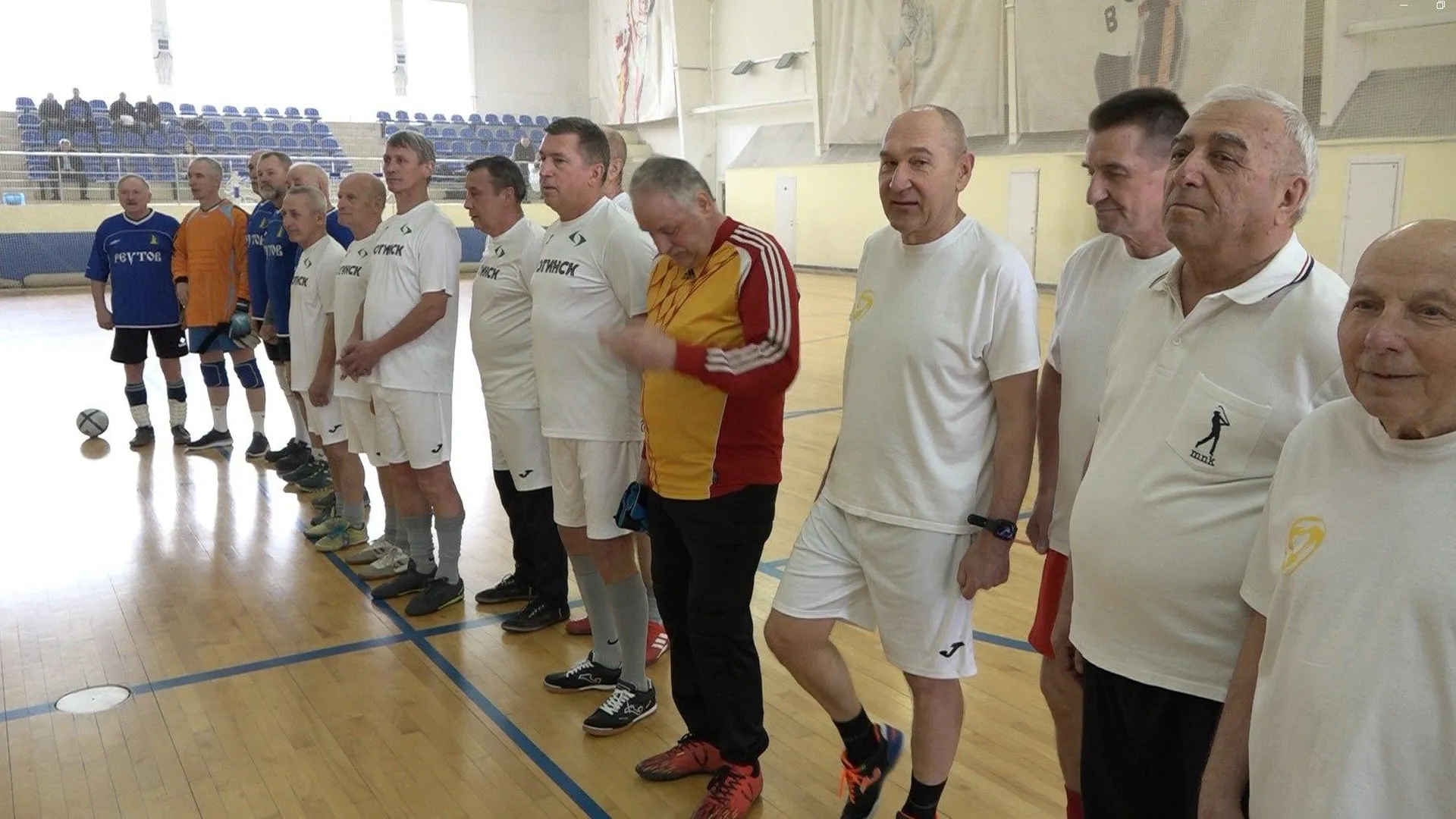 Команда участников «Активного долголетия» из Богородского округа победила на турнире по мини-футболу