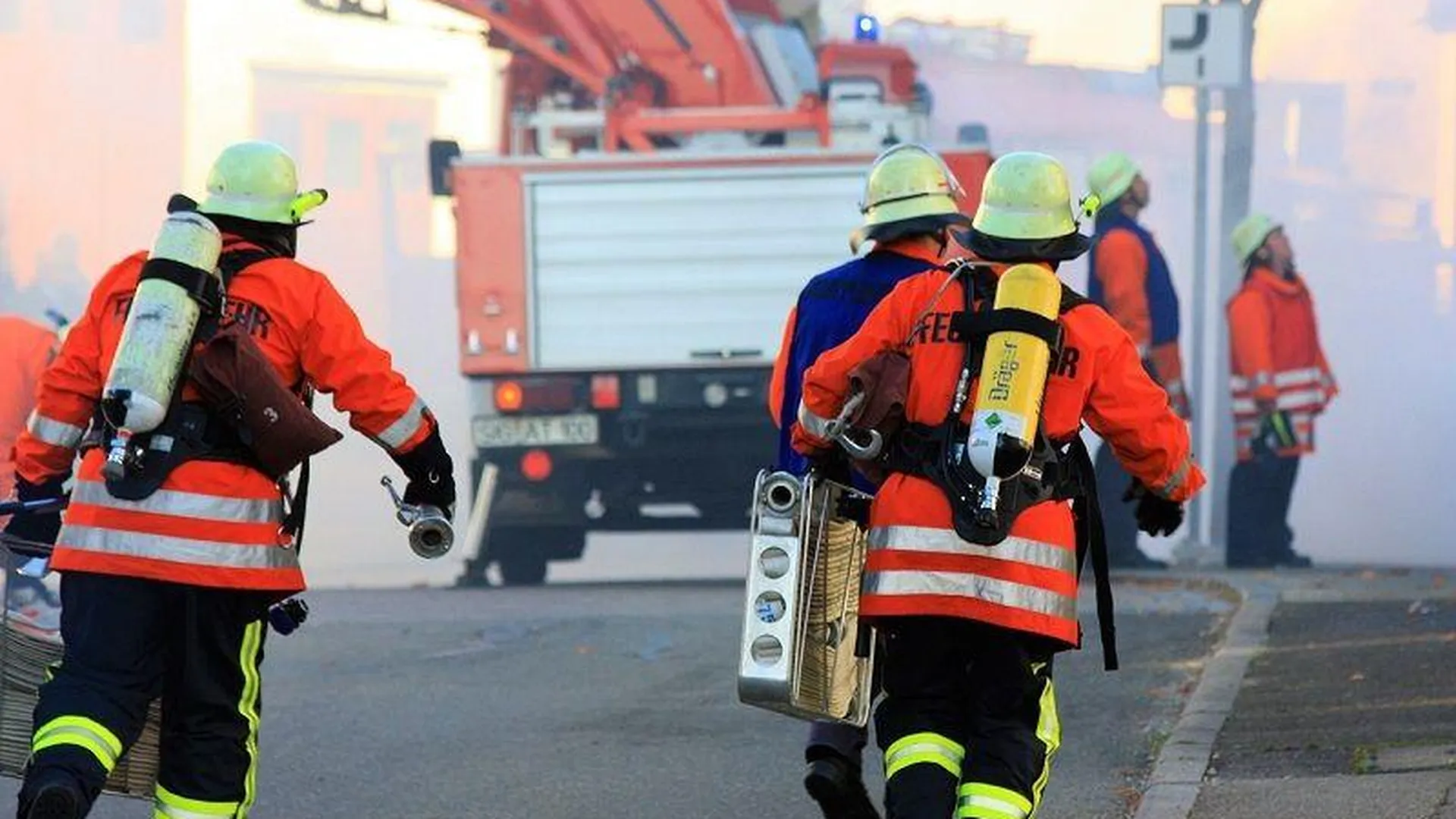 Спасатели пожаловались на сотрудника ГИБДД, который мешал им тушить пожар под Орехово-Зуево