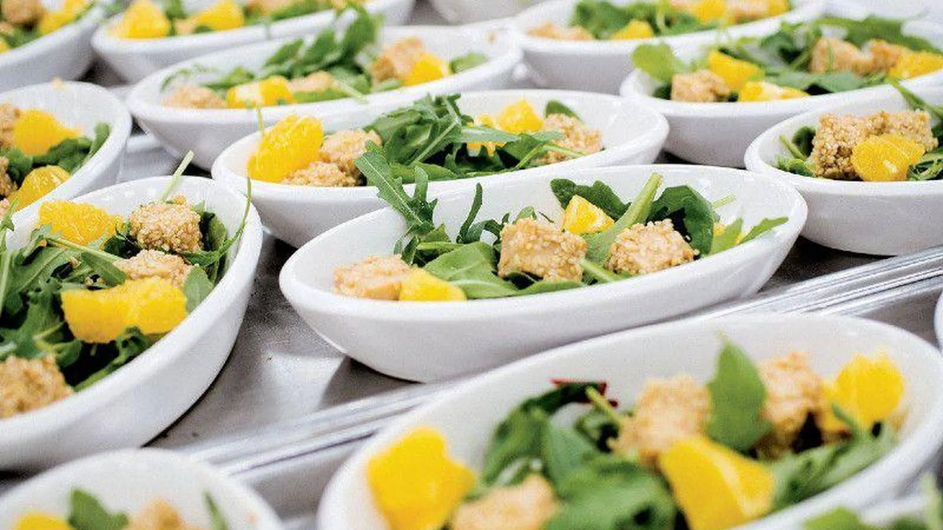 Разнообразные блюда эстет. Горячие обеды. Европейская кухня. Блюда 4 стол. Сервировка закусочного стола.