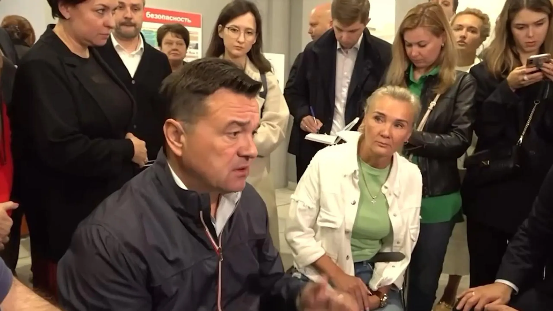 Губернатор Андрей Воробьев встретился с жителями пострадавшего дома, размещенными в ДК «Балашиха»
