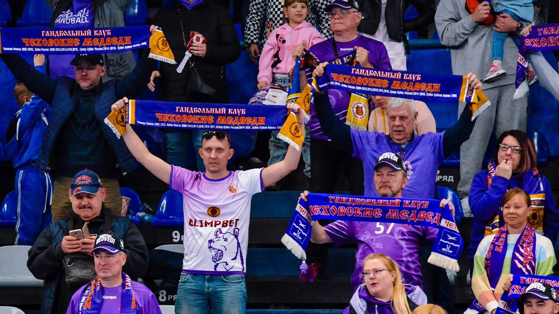 Чеховский гандбольный клуб бесплатно свозит фанатов на «Финал четырех» в Питер