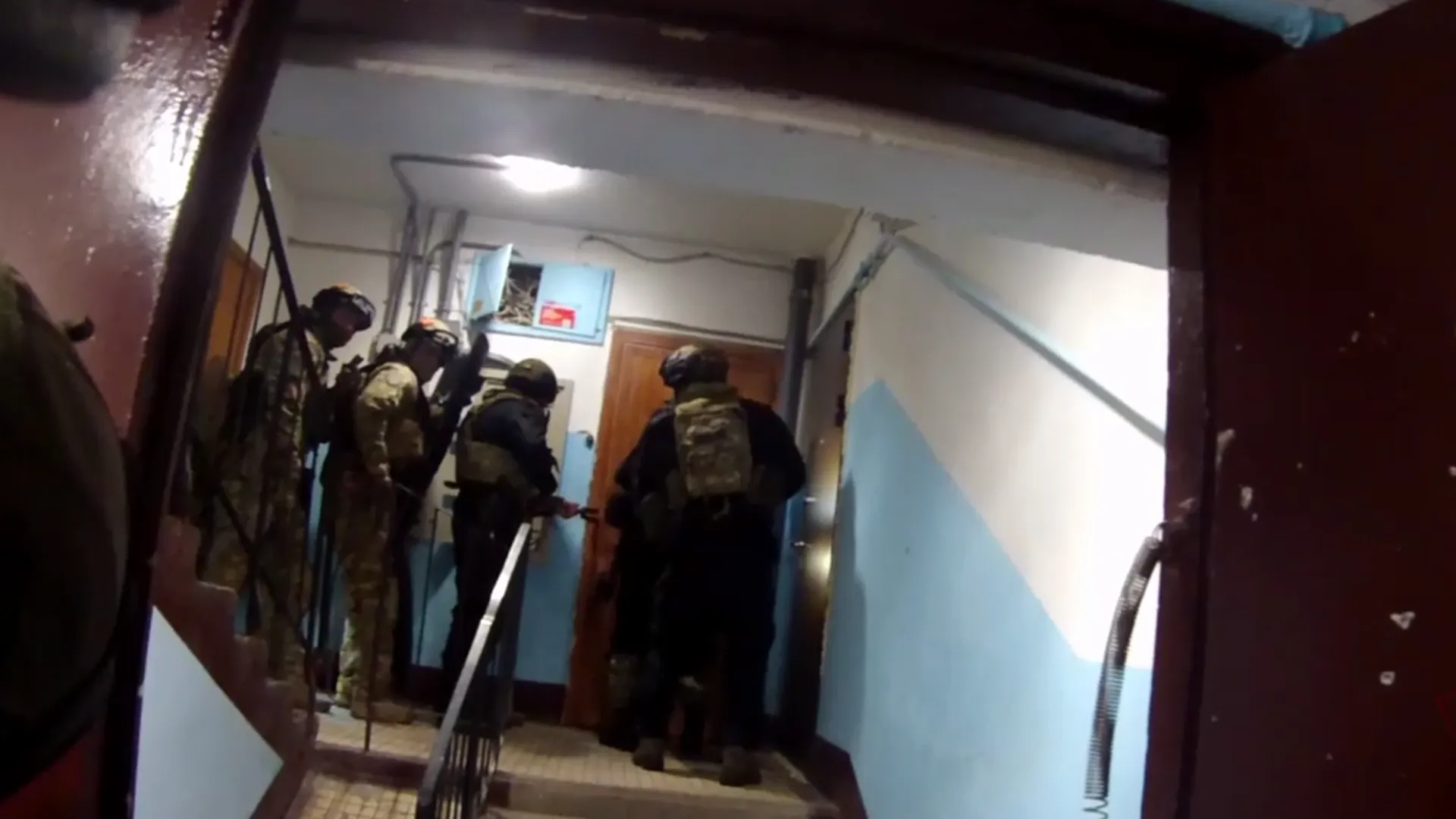 Задержание стрелявшего в полицейского жителя Ленобласти сняли на видео