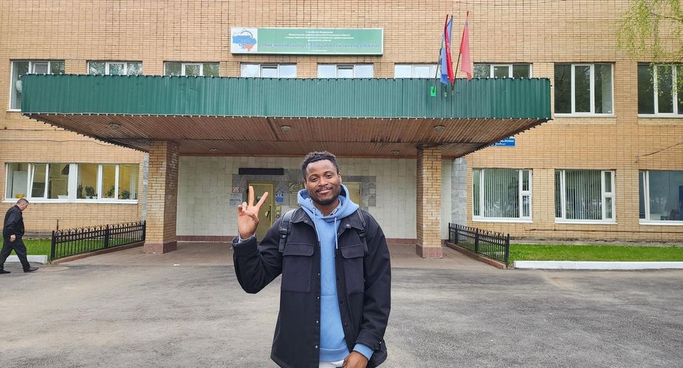 Студенту из Нигерии с переломом ноги помогли в Солнечногорске