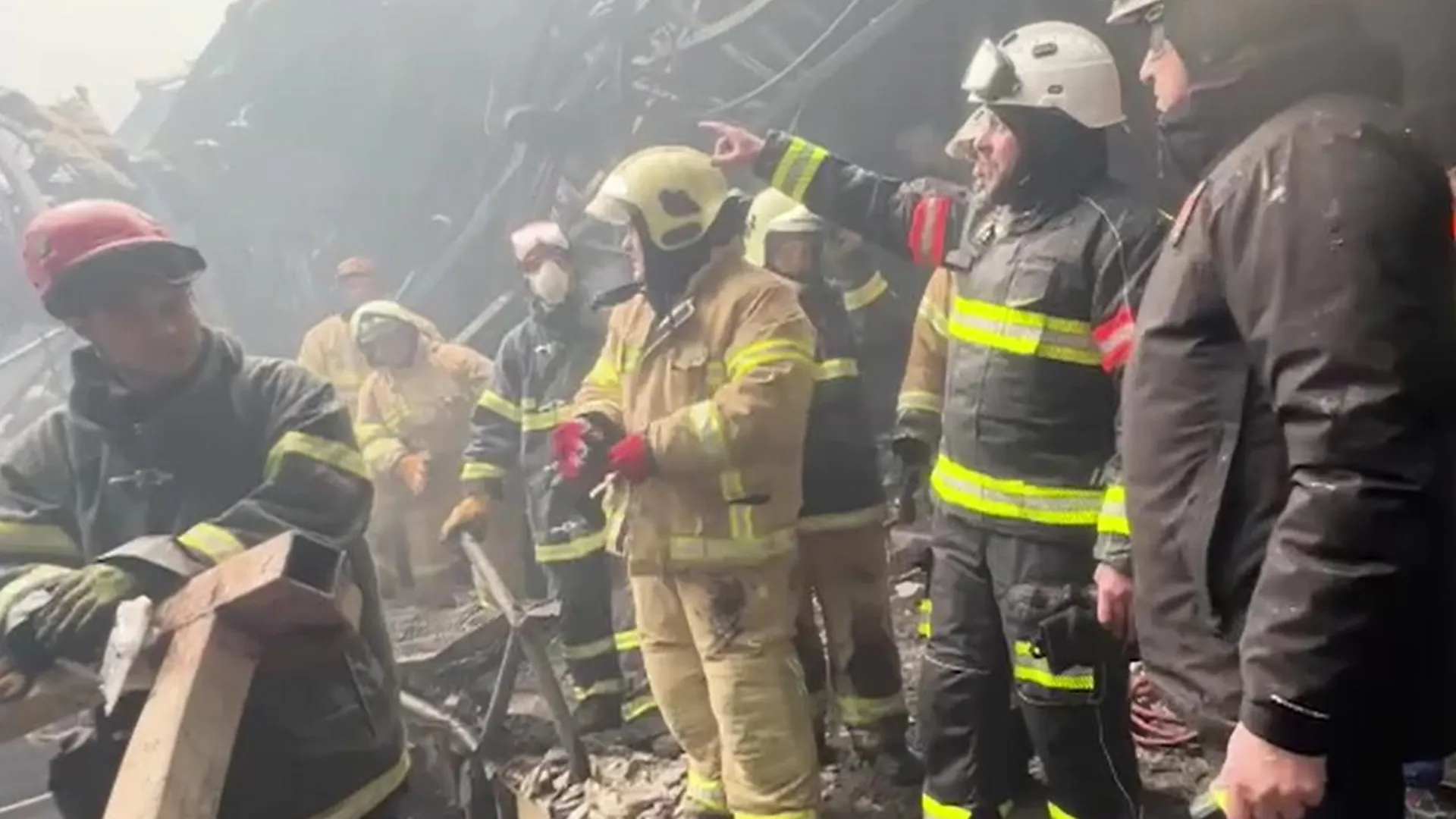 Губернатор Андрей Воробьев: На месте трагедии в Крокусе работает более 700 спасателей