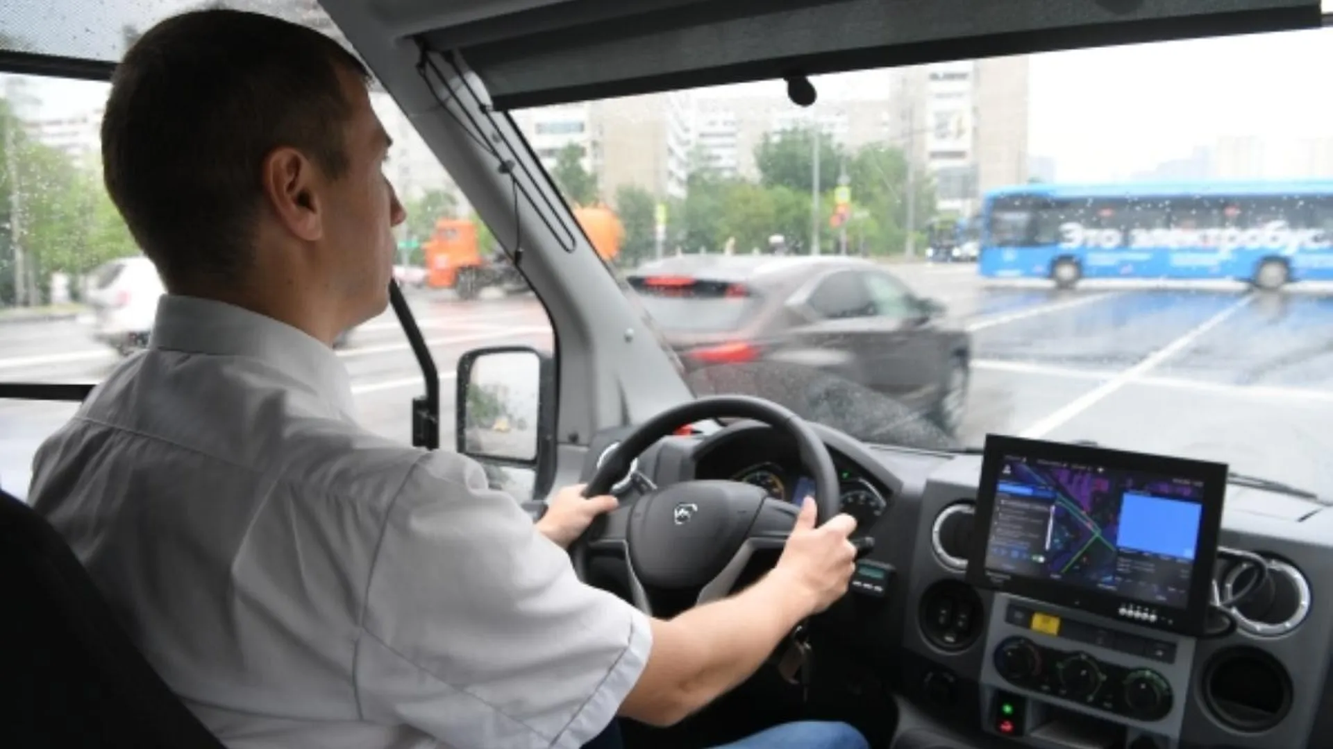 Автоэксперт Канаев призвал более тщательно проверять зрение у возрастных водителей