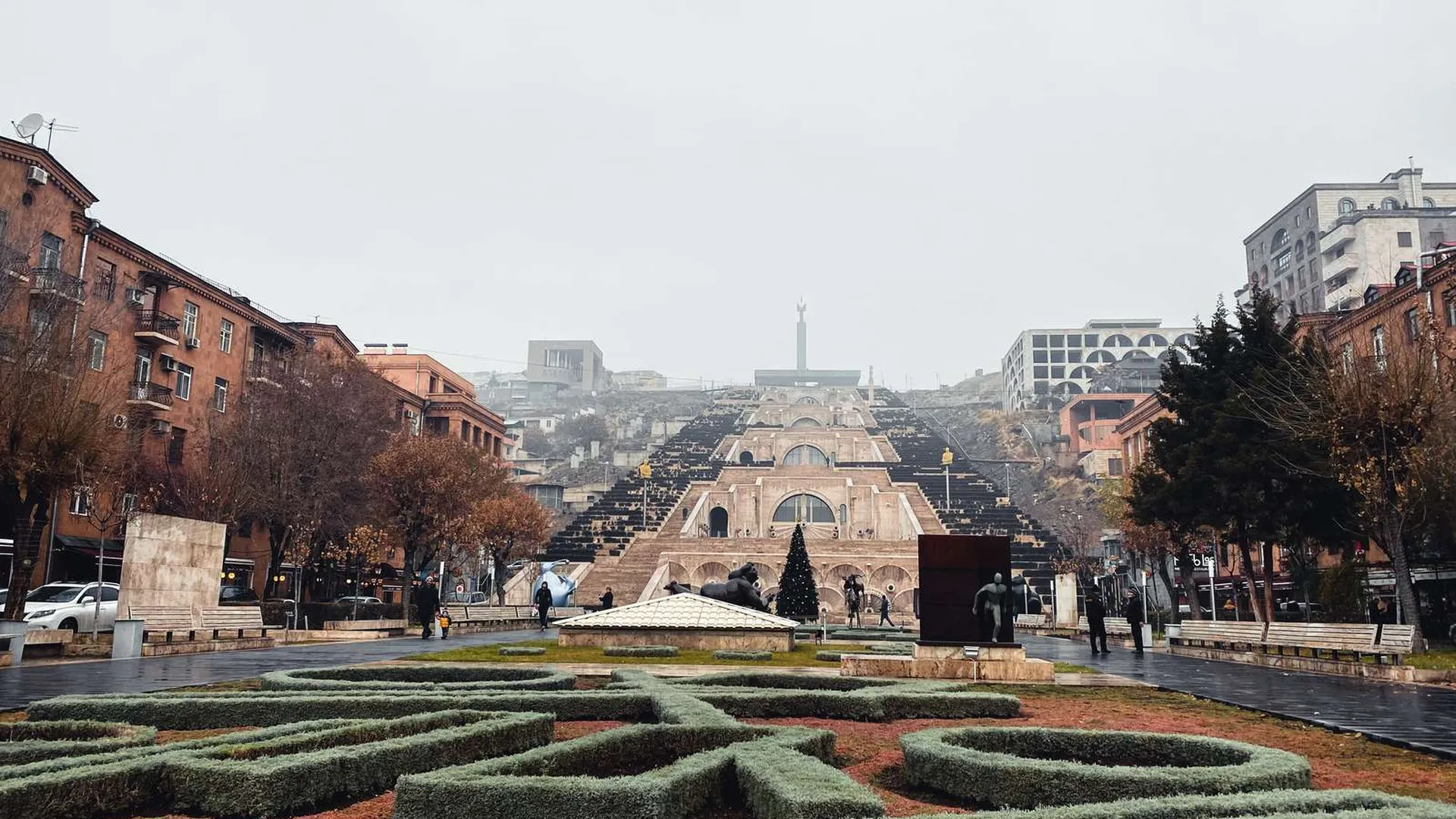 Родственники попросили установить судьбу 20 человек после взрыва в ТЦ в Ереване