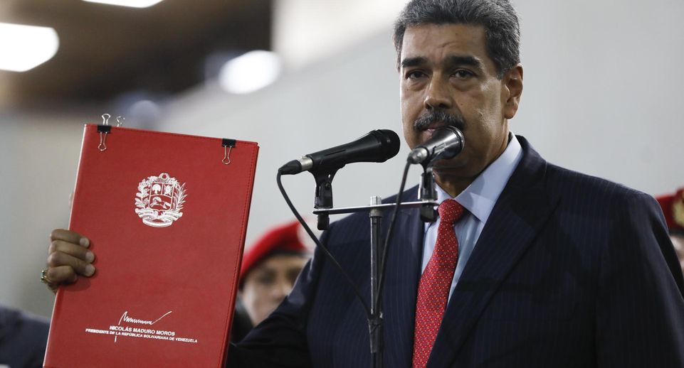 Законодатели США и ЕС пригрозили Мадуро ответственностью за отказ уйти с поста