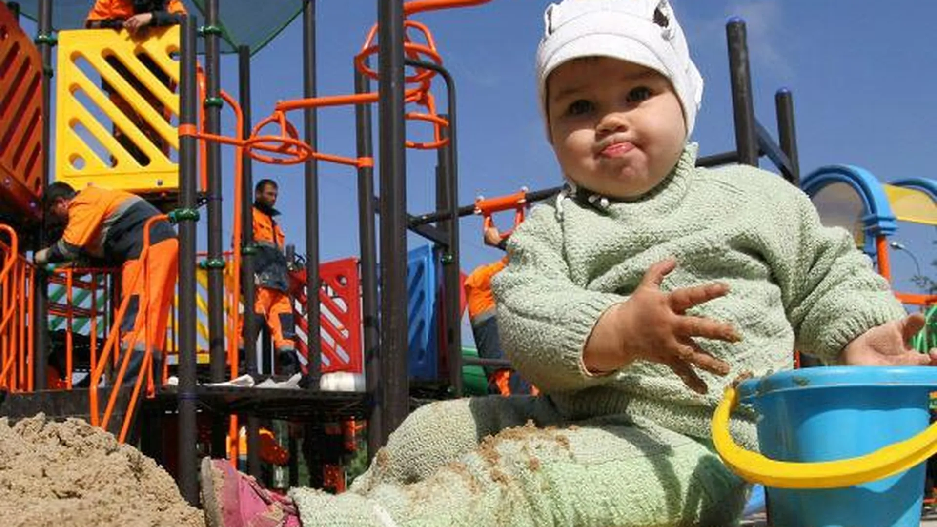 Сто двадцать новых детских площадок построили на юге Подмосковья
