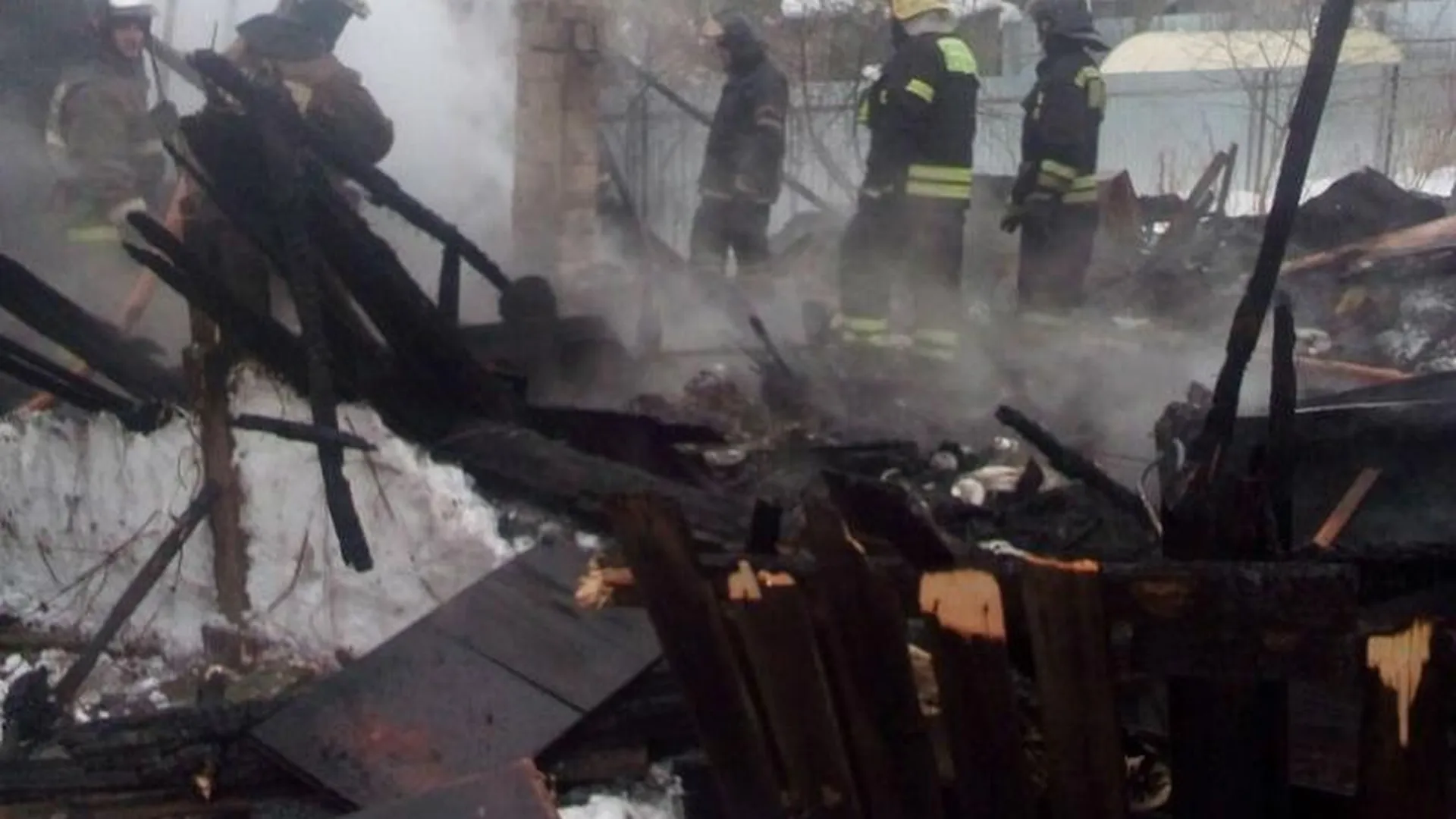 Пожилая пара заживо сгорела в загородном доме под Подольском