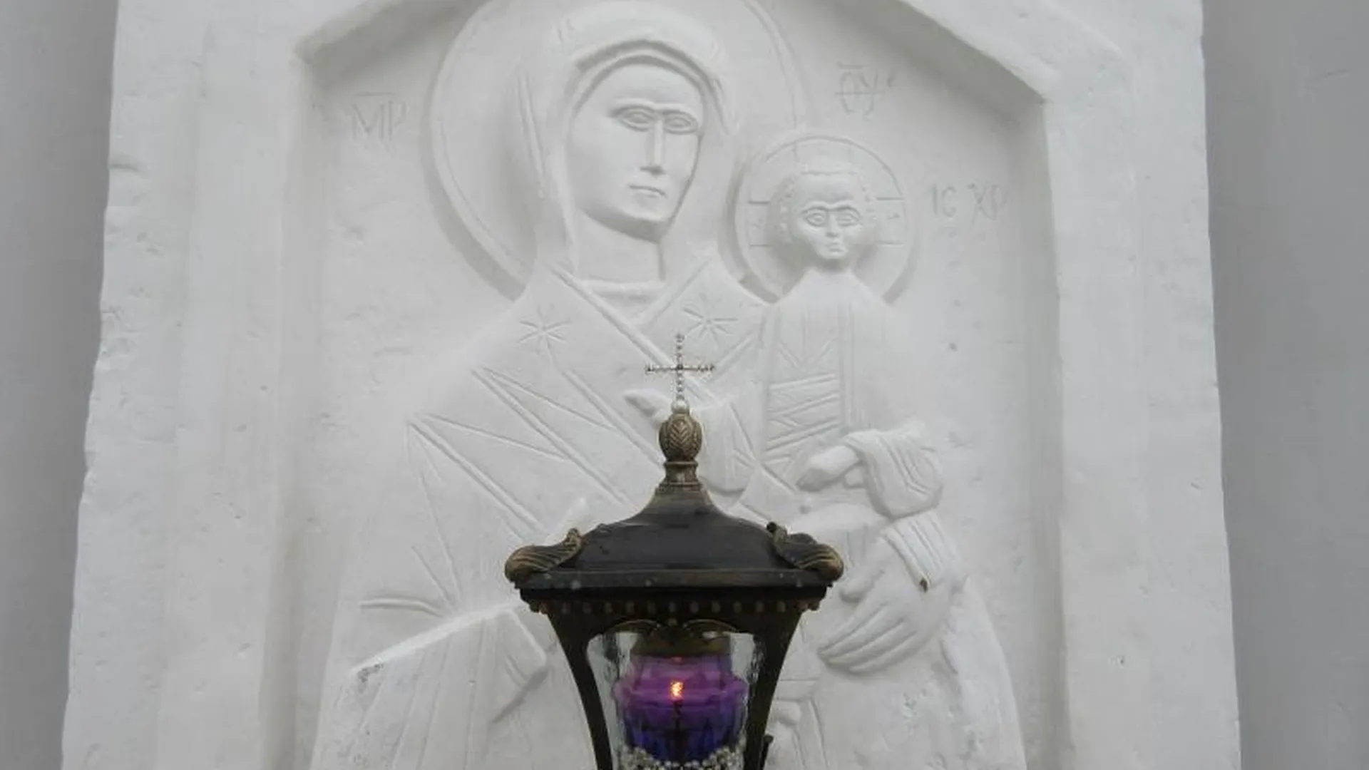 Каменная чудотворная икона в Троице-Сергиевой лавре