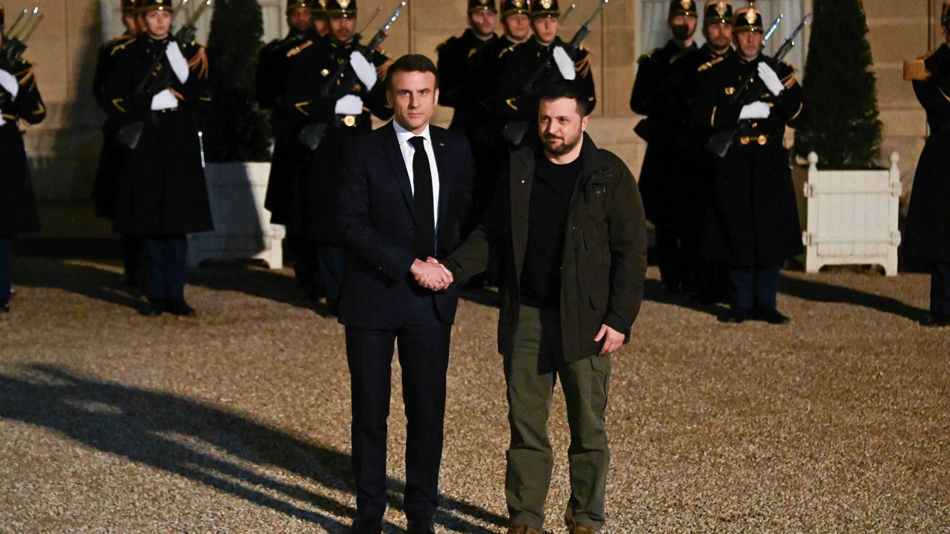 Макрон и Зеленский в Париже, 16 февраля 2024 года / Panoramic / Keystone Press Agency