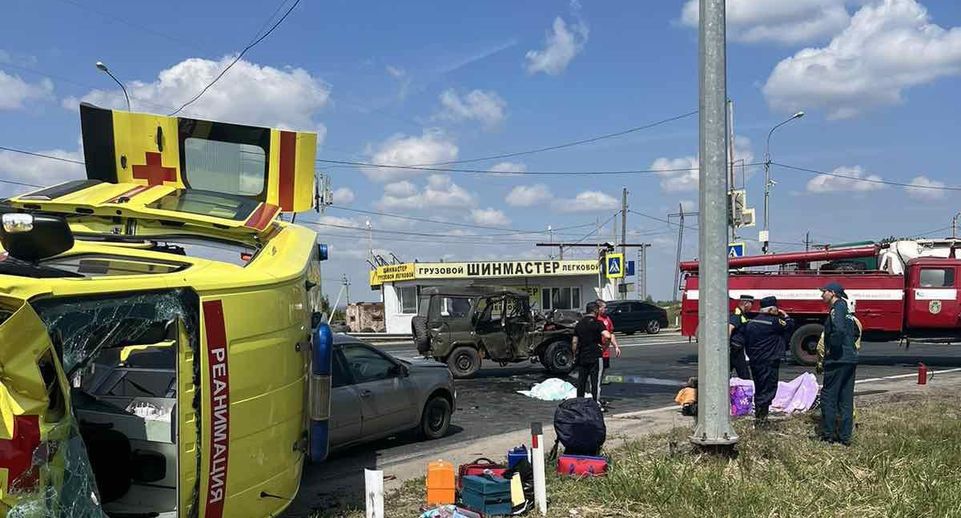 В ДТП с реанимобилем под Ульяновском пострадали трое, один человек погиб