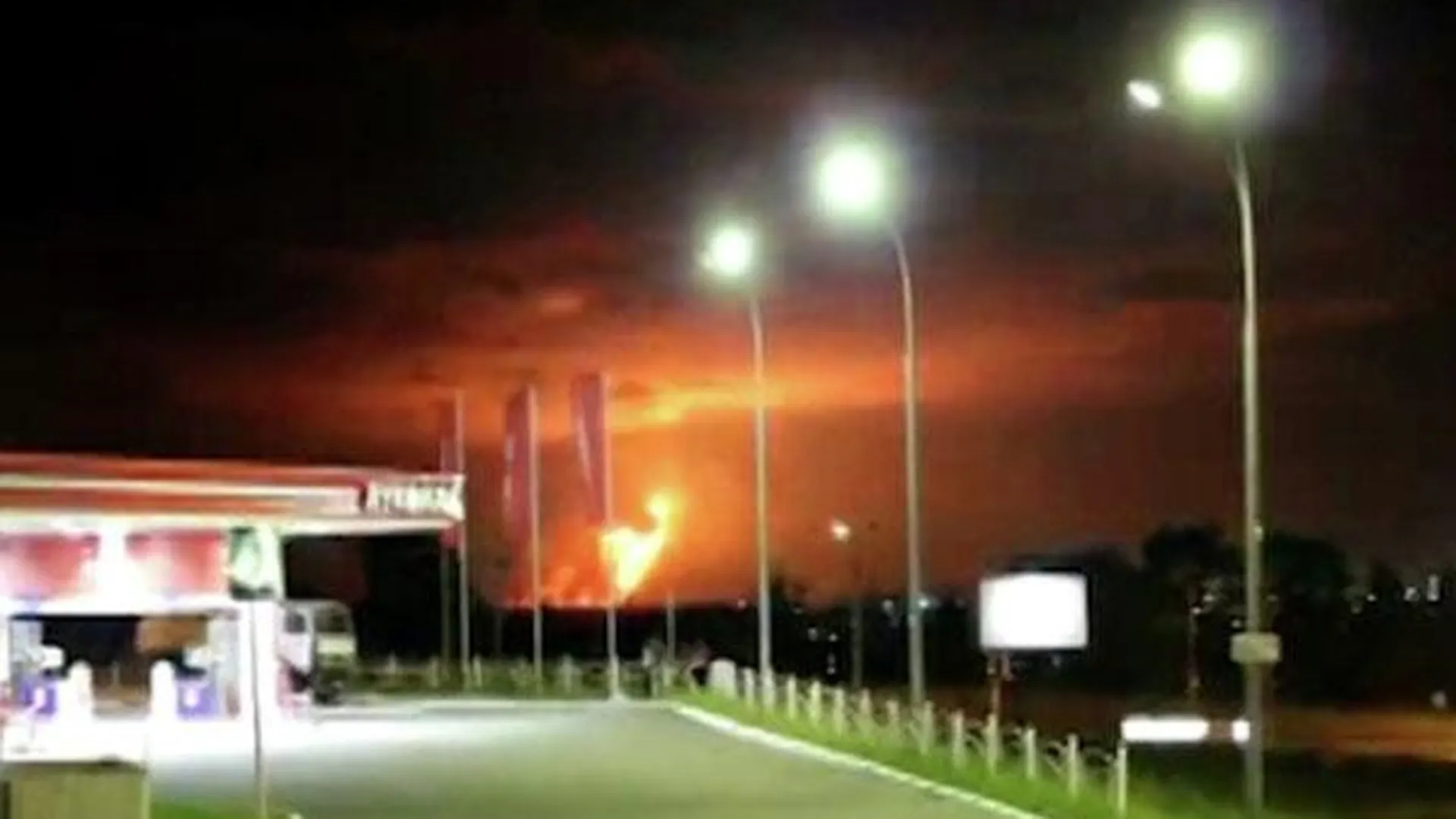 Из-за взрывов на военном складе жители Ачинска массово покидают город