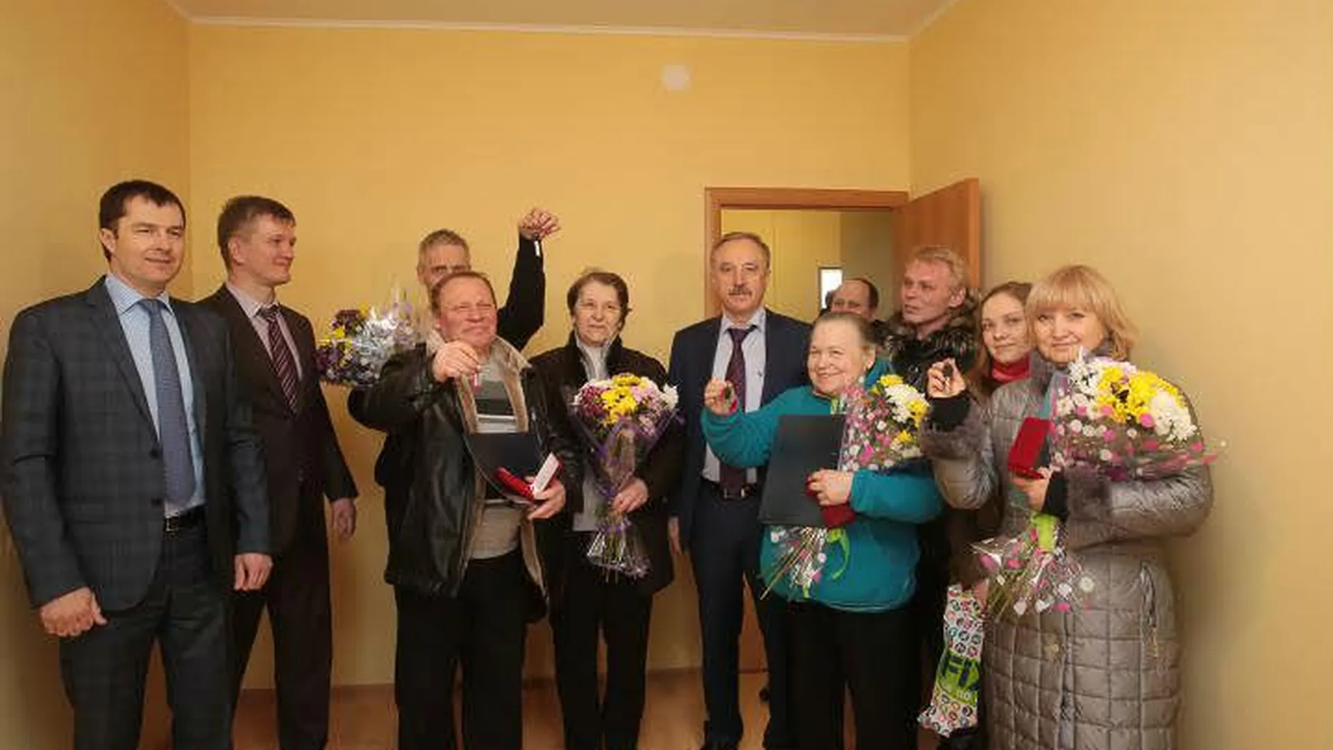Четыре семьи из Краскова получили новые квартиры