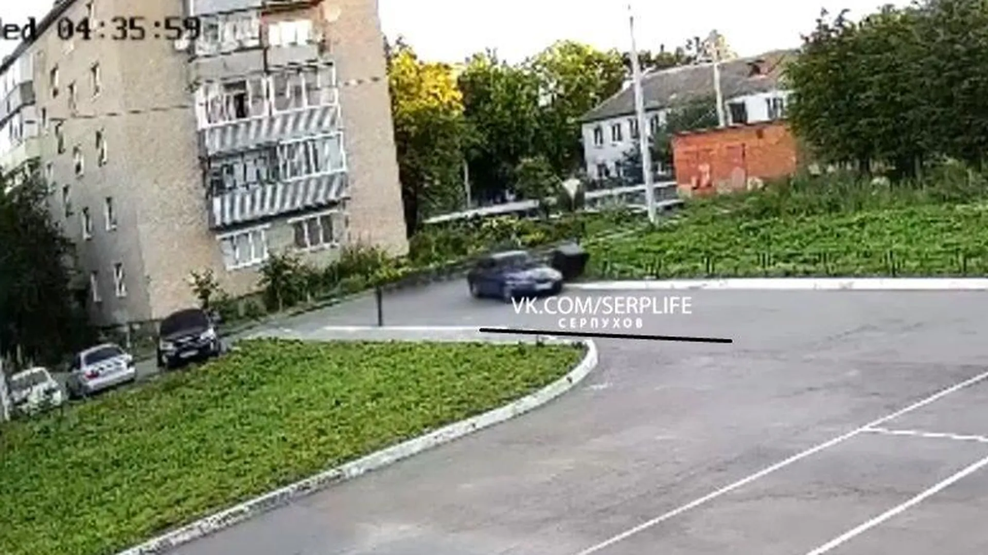 Автоледи из Серпухова снесла шлагбаум и скрылась с места происшествия