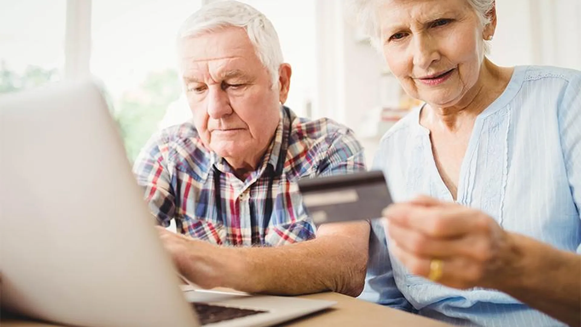 Чудо-лекарства и сайты знакомств: на какие уловки интернет-мошенников чаще всего попадаются пенсионеры 