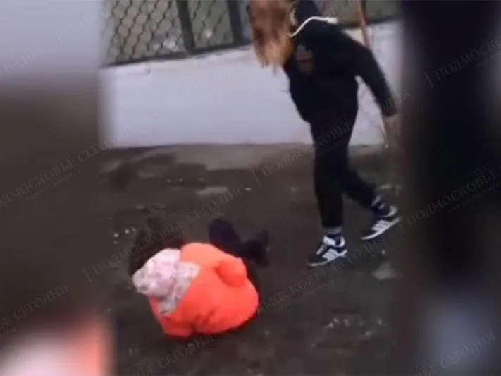 Толпа подростков жестоко избила девочку в Видном