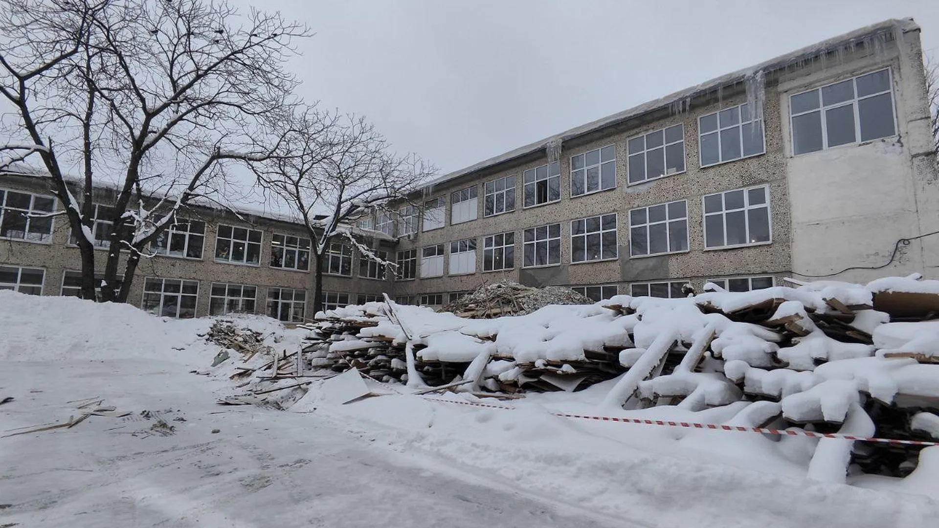 Строители приступили к капитальному ремонту школы в Сергиевом Посаде