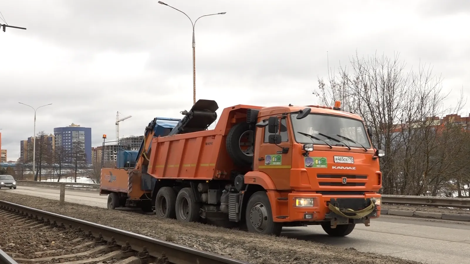 Коммунальные службы приступили к уборке дорог в Дубне после зимы | 360°