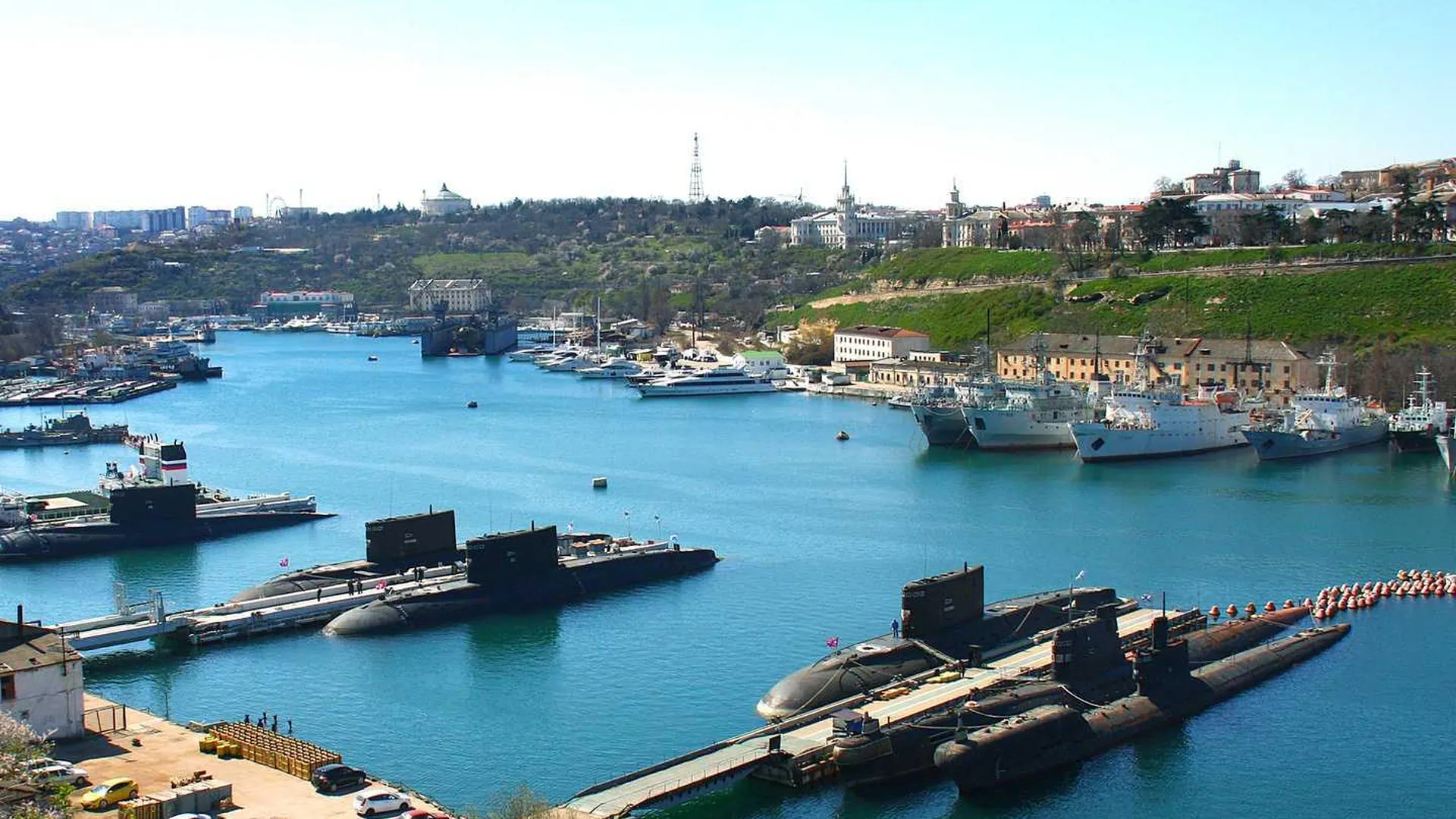 Британские СМИ: Россия защитила вход в бухты Севастополя сразу шестью оборонительными барьерами