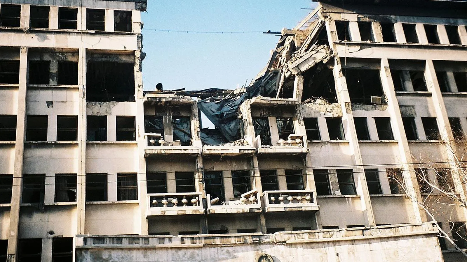 Разрушенное бомбежками НАТО здание Министерства внутренних дел в Белграде